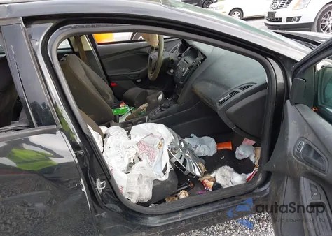 2015 Ford Focus S z USA, uszkodzony, nr VIN 1FADP3E22FL321527